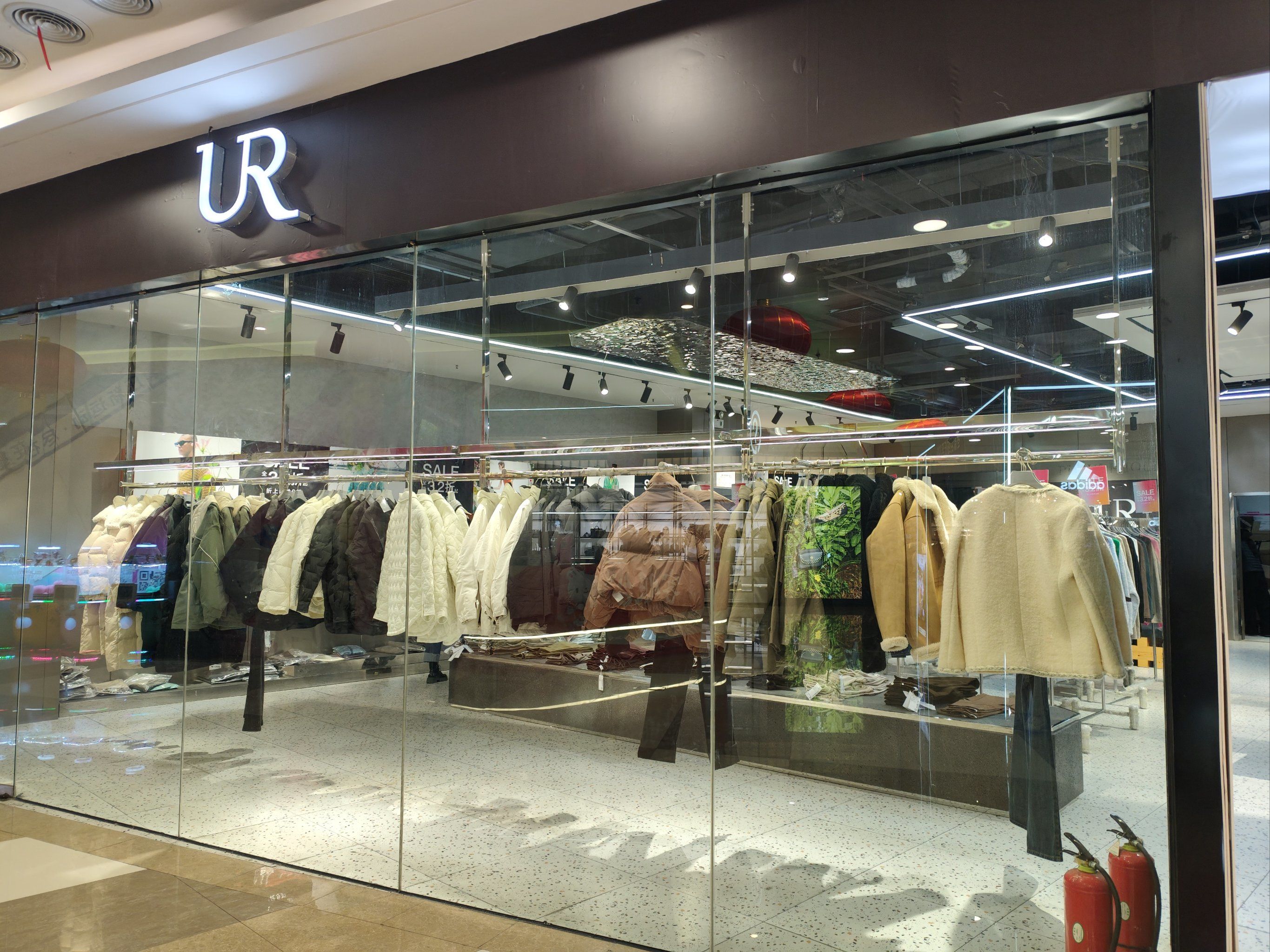 ur居然开了限时特卖店