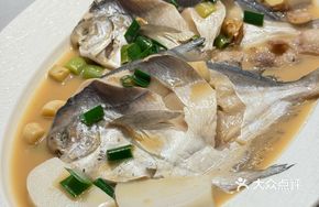 Stewed Taizhou Spanish Mackerel with Rice Cake