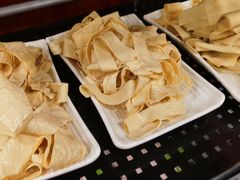 鲜油豆皮-筋头巴脑牛一锅(朝阳路总店)