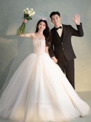 -雪中彩影婚纱摄影·微光艺术中心