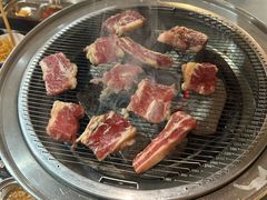 -围炉肉舍•炭烤活鳗•丹东海鲜烤肉(步行街店)
