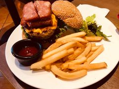 -拉亚汉堡经典餐厅(商城路店)