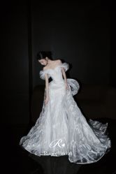 点击看大图 -Renee芮亦婚纱