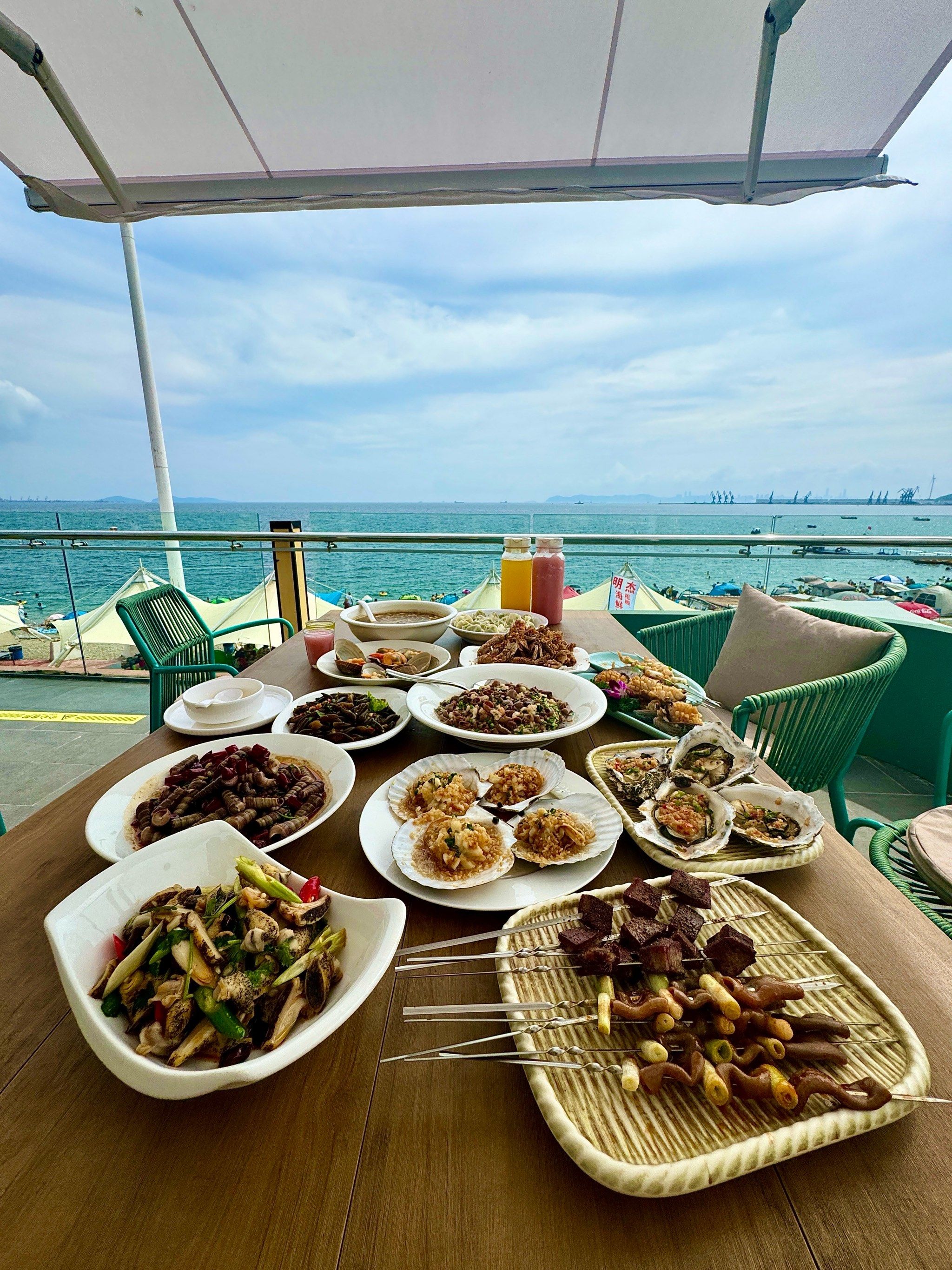 在海边吃海鲜巨过瘾❗❗❗❗