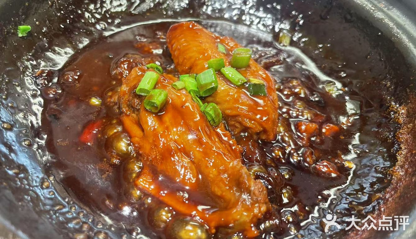 0元玩转这座城这顿鱼头、茄子煲与蛤蜊堪称舌尖盛宴！