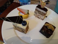 小蛋糕-月色西餐厅·海鲜刺身·烧烤(科学城保利郡雅酒店)