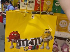 -m豆巧克力世界(上海世茂广场店)