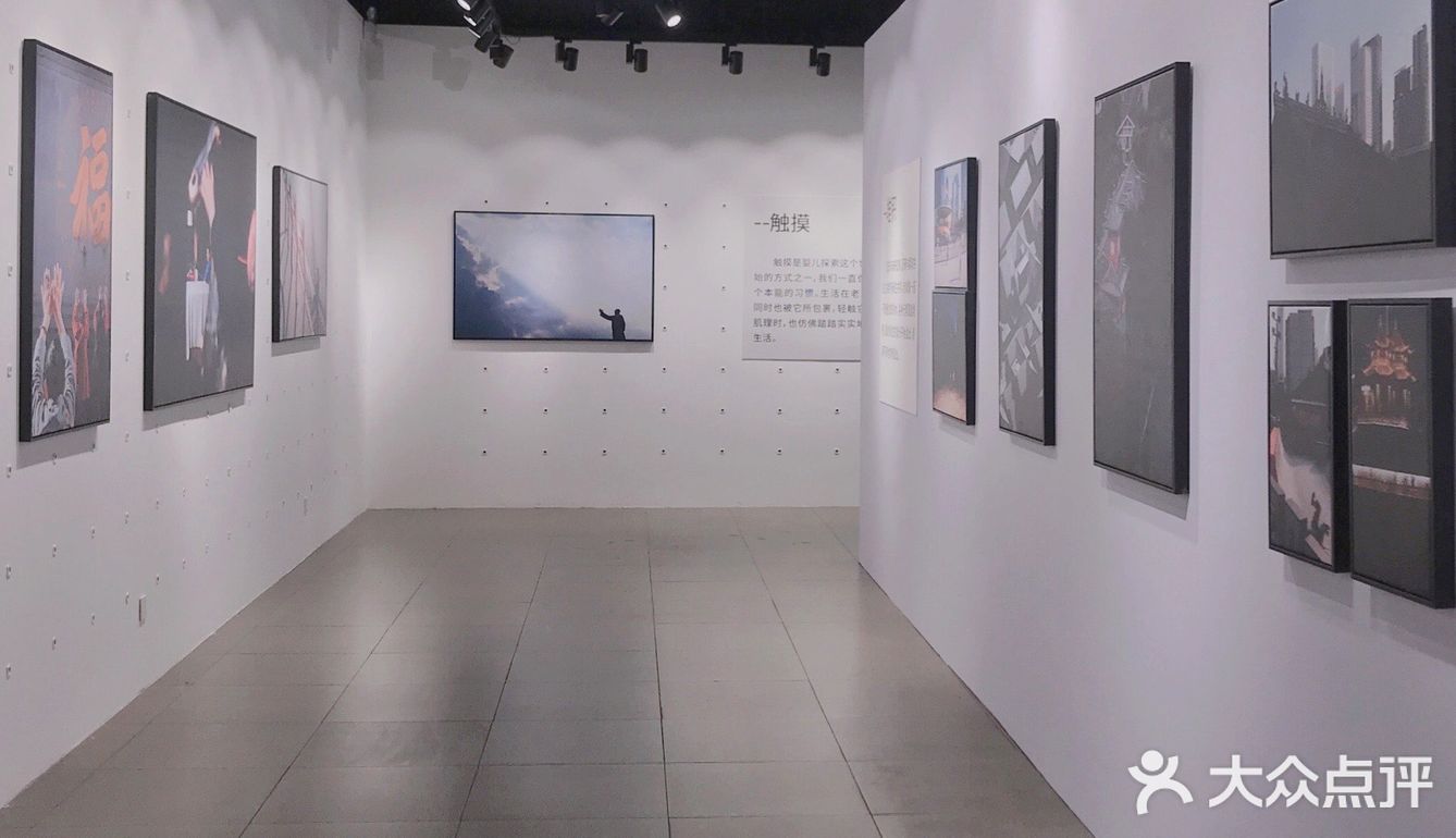成都看展 | 向南生长✖️朱毁毁摄影展