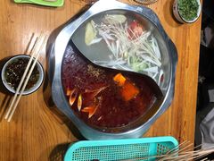 -何氏串串香火锅(翠亨店)