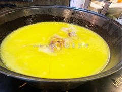 浓厚原只鸡煲花胶汤-鲜入围煮花胶鸡海鲜火锅