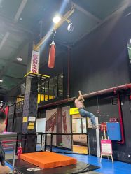 -飞吧潮玩运动蹦床游乐场
