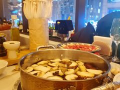 意大利黑松露野菌汤锅-斯普汇生蚝牛排馆(中骏世界城店)