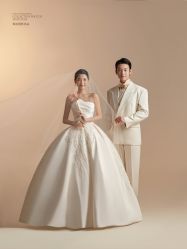 点击看大图 -至臻微拉婚纱摄影