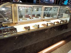 面包甜点陈列柜-Awfully Chocolate(来福士广场店)