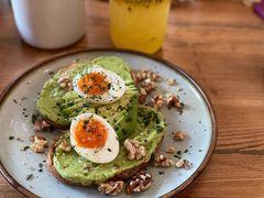 牛油果煮蛋吐司-RAC BAR(安福路店)