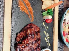 -悦享绿山墙西餐厅