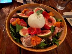 布拉塔奶酪与无花果沙拉-COMMUNE RESERVE幻师(愚园路店)