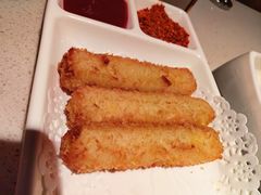 一口爆浆芝士鱼条-海底捞火锅鲜切牛肉主题店(长寿路店)