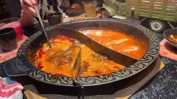 大巴山火锅(老门东店)-"今天休息,上午和小伙伴们去老东门玩了!由.