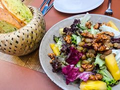 烤菠萝色拉-Golden Lily河内巴黎法越料理餐厅(建国西路店)