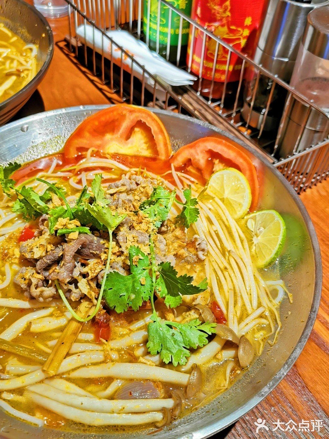 随手一拍就像穿越到东南亚的泰式链料理店～