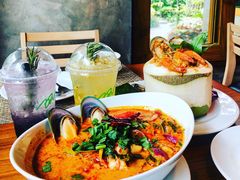 -Chom Cafe and Restaurant