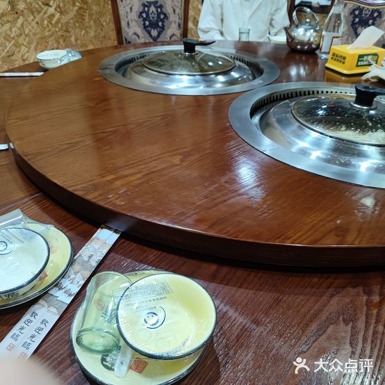 东北老滋味柴火铁锅炖(兴税家园南区店)