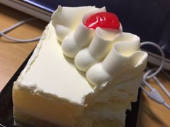 -红宝石·鲜奶小方·海派西点房(南丹店)
