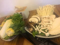 -毛辣果·贵州红酸汤牛肉火锅(西单店)
