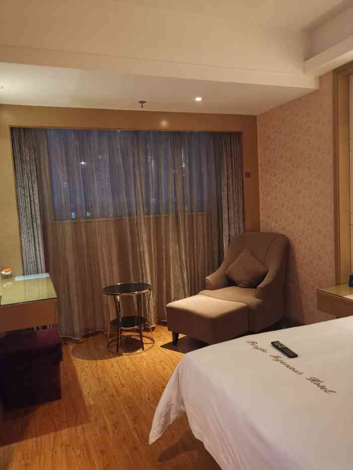 蓬客精品酒店(万象城店)-"蓬客,位于嘉宾路上,近火车站,地理位置十.