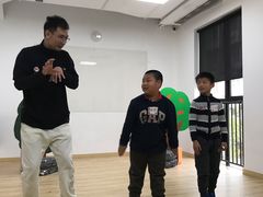 -猴有戏教育戏剧·音乐剧·主持口才·演讲朗诵辩论(环球港华师大校区)