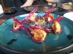 煎虾配紫薯泥薯片及姜味柠檬汁-AZUL by FUEL蓝色·法式酒馆(琶醍店)