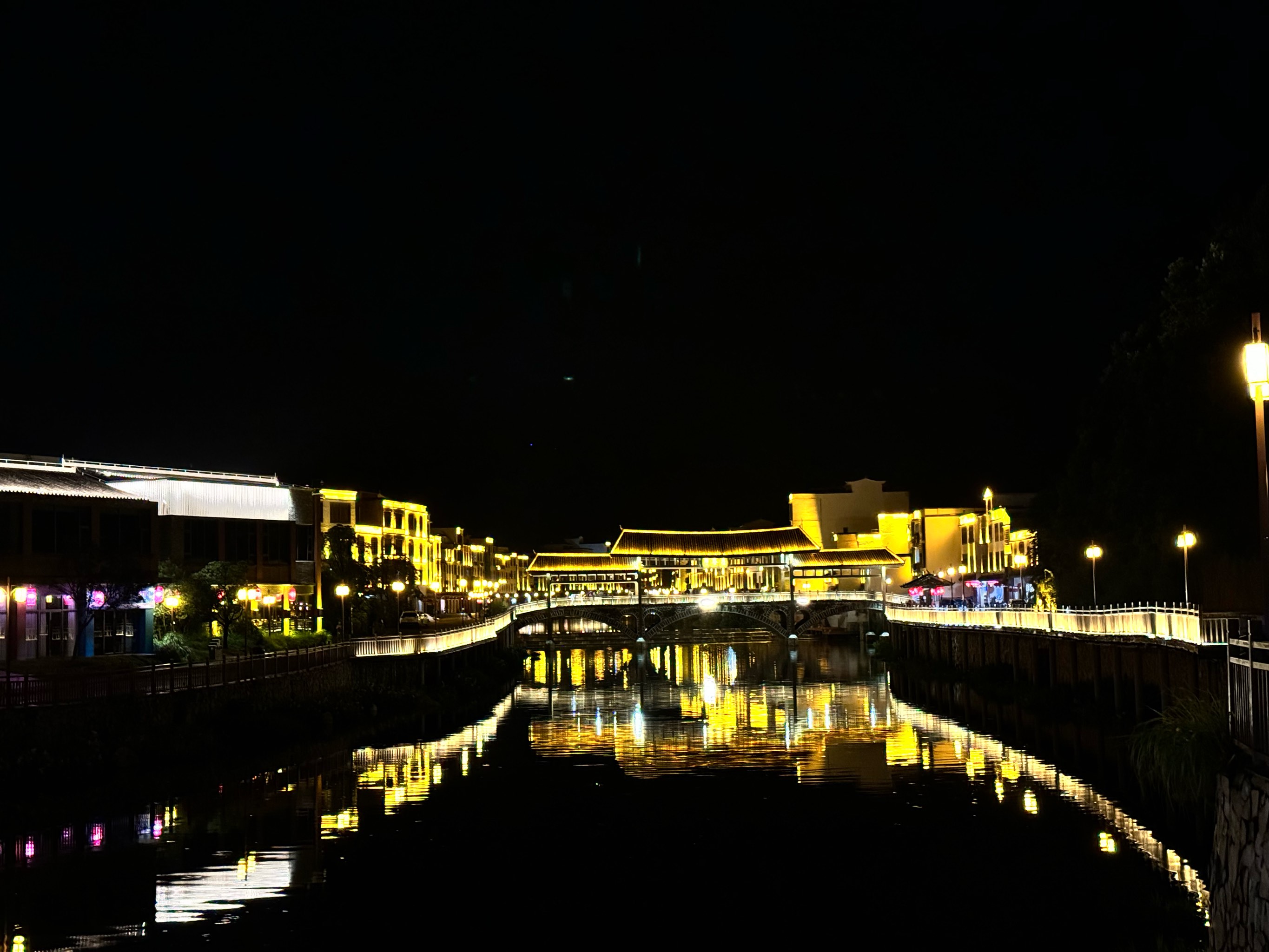 古镇夜景 真实图片