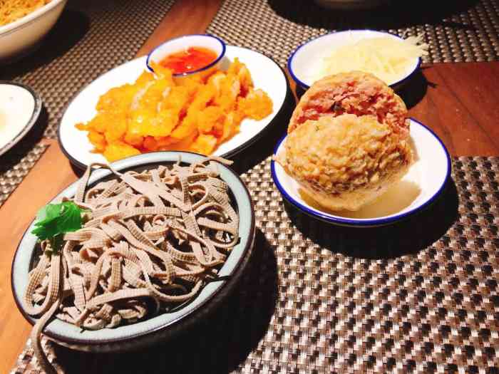 十面春风(崇宁路店)-"火了一阵子的面馆,位于崇宁路二一馄炖店旁.