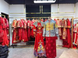 点击看大图 -曼青婚纱礼服馆