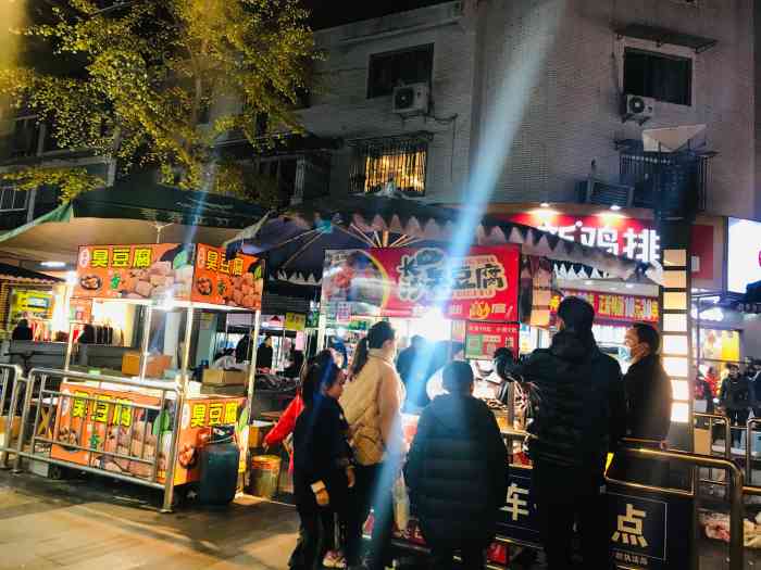 大邑县步行街-"市井的味道,就是这样熙熙攘攘吧.看着大家.