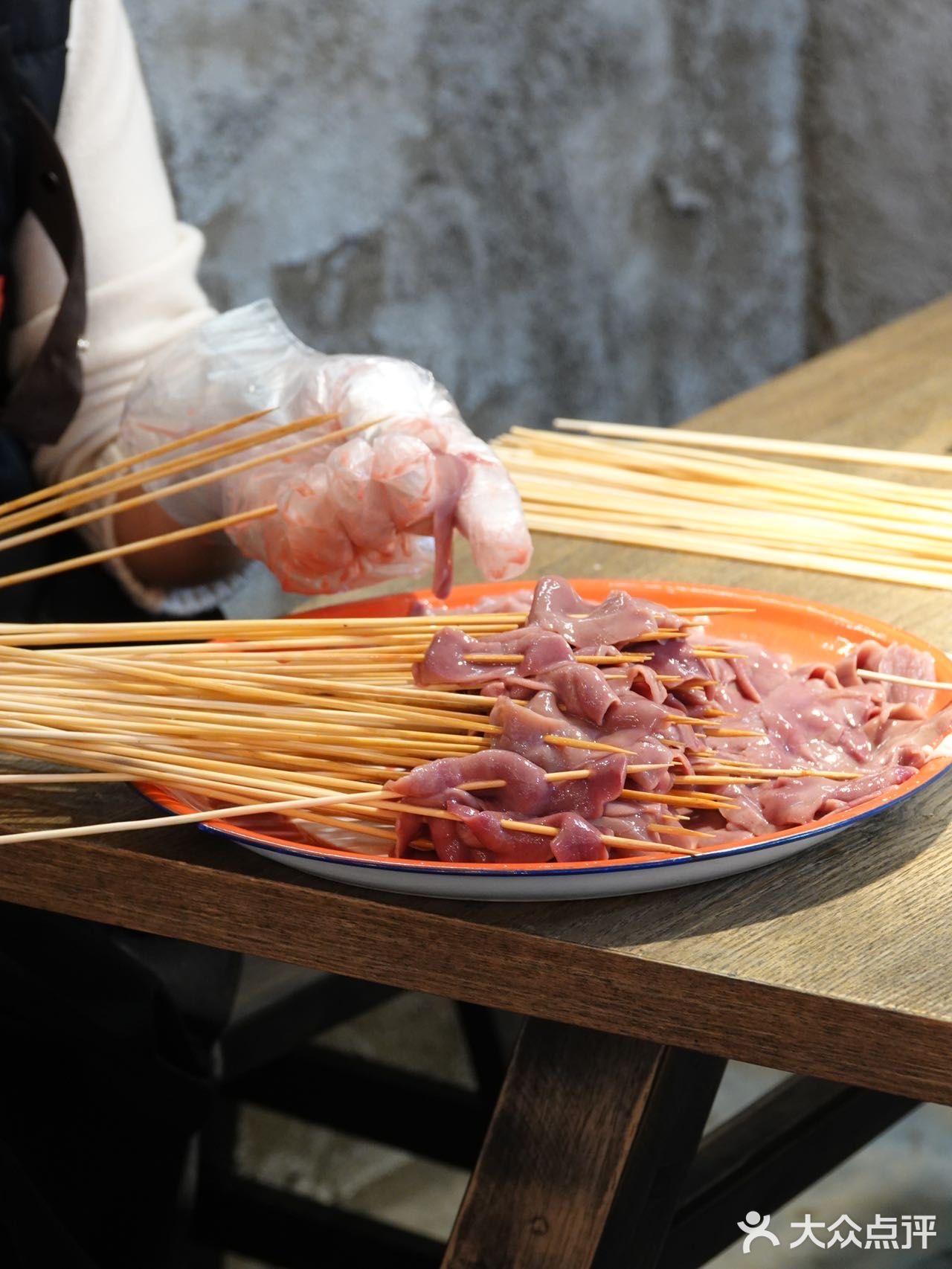 上桌秒光，数十种牛肉串串配酒饮yyds 