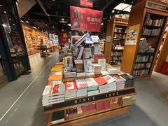 -西西弗书店&矢量咖啡(凯德晶萃广场店)