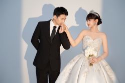 -雪中彩影婚纱摄影·微光艺术中心