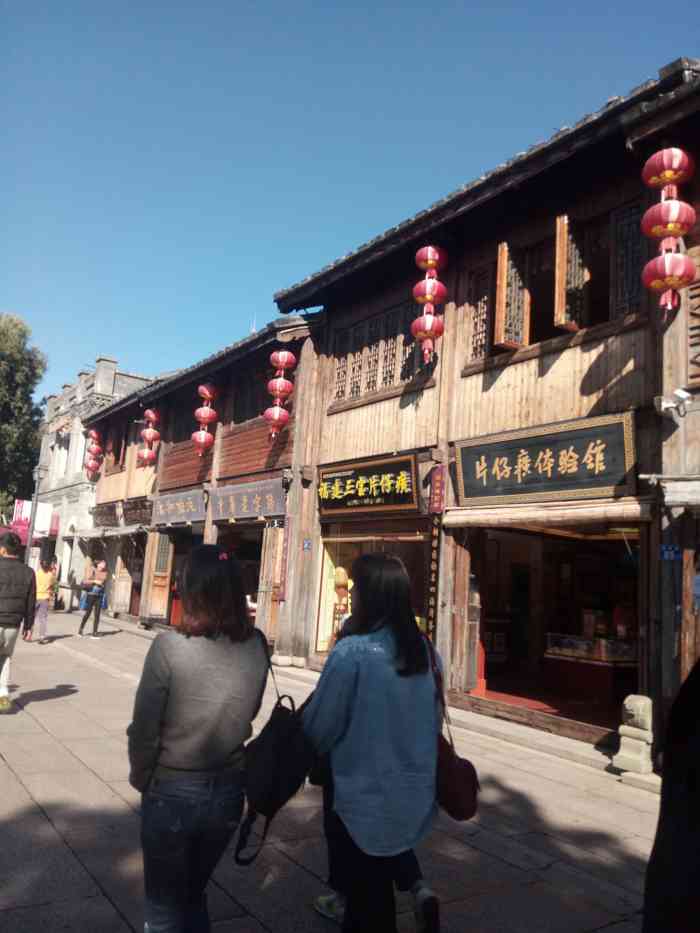 底子的片仔癀,但是没有用过,后来在杭州看到过实体线下门店才得以尝试