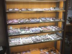 -优医视平价眼镜蔡司依视路折扣工厂店(十里堡店)
