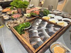 -围炉肉舍•炭烤活鳗•丹东海鲜烤肉(步行街店)