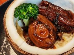 椰皇仔排焖鲜鲍-翕间食·精致淮扬菜(江苏大剧院店)