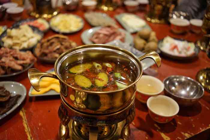 圣地藏家乐-"去九寨沟旅游时去的一家藏菜店.吃饭仪式.