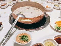 -洪氏嗨捞·广东猪肚鸡·椰子鸡火锅(西咸万象城店)