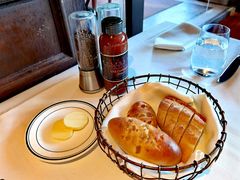 餐前包-Wolfgang’s Steakhouse 沃夫冈牛排馆(上海白玉兰广场店)