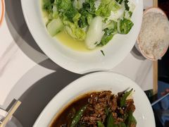 -霸蛮湖南菜·牛肉粉(荣京西街店)