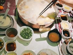 -洪氏嗨捞·广东猪肚鸡·椰子鸡火锅(西咸万象城店)
