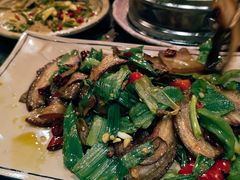大脚菌炒腊肉-郑件洋芋饭庄