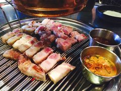 烤豬頸肉-401餐厅(弘大店)